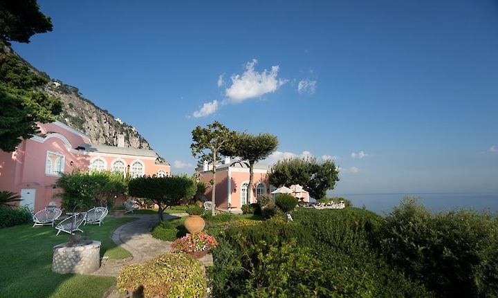 The exclusive use of luxury villa with 9 bedrooms on Capri