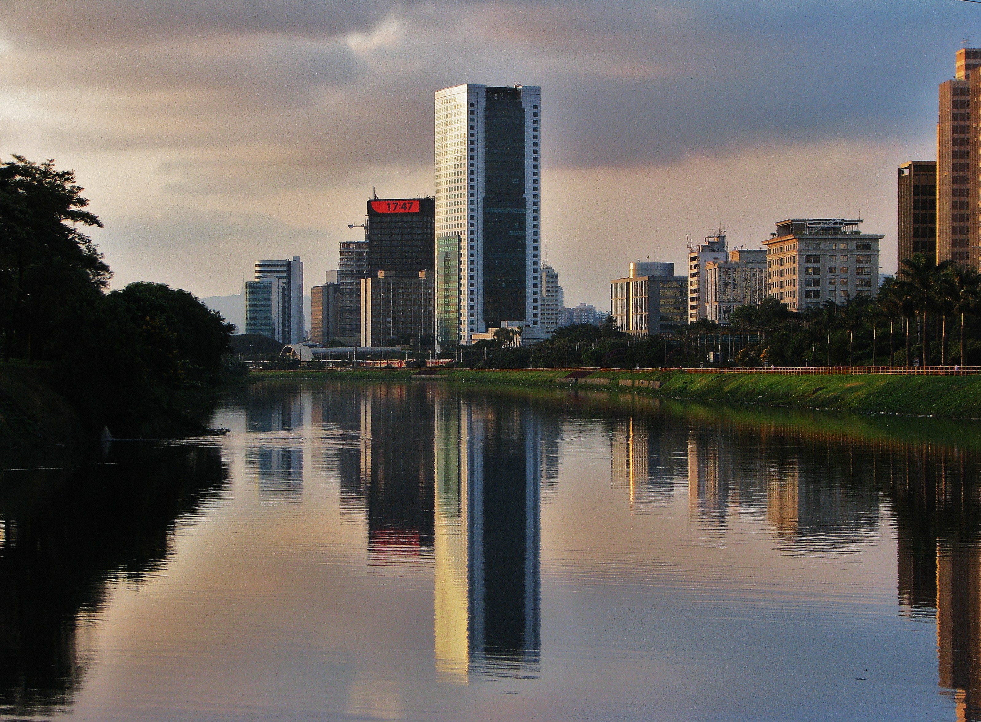 Сан паулу крупнейший город. Сан Паоло Бразилия. Сан-Пауло город Бразилия. Сан Паулу небоскребы.
